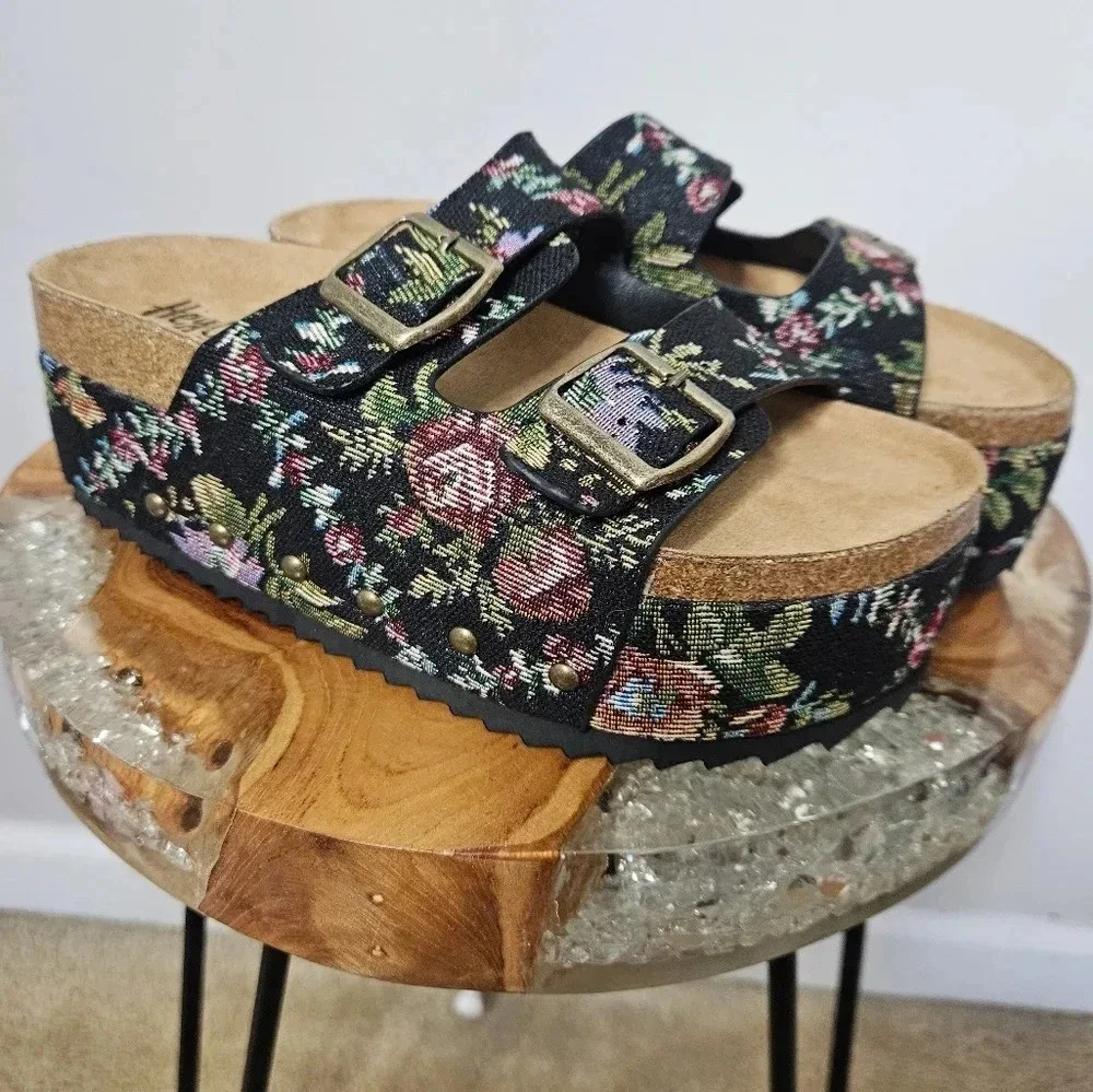 Corkys Black Brocade Floral Platform Flatform Sandals New